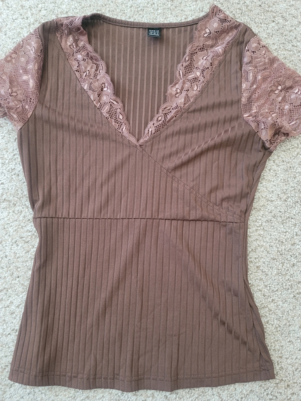 Ribbed V-Neck Lace Sleeve Women's Top — Brown